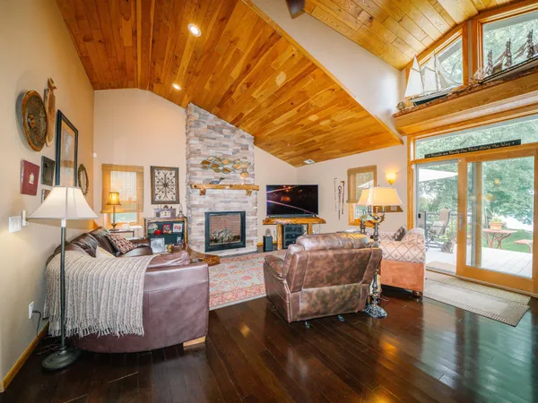 $880,000 | 8964 Eyota Way, Onamia, MN 56359