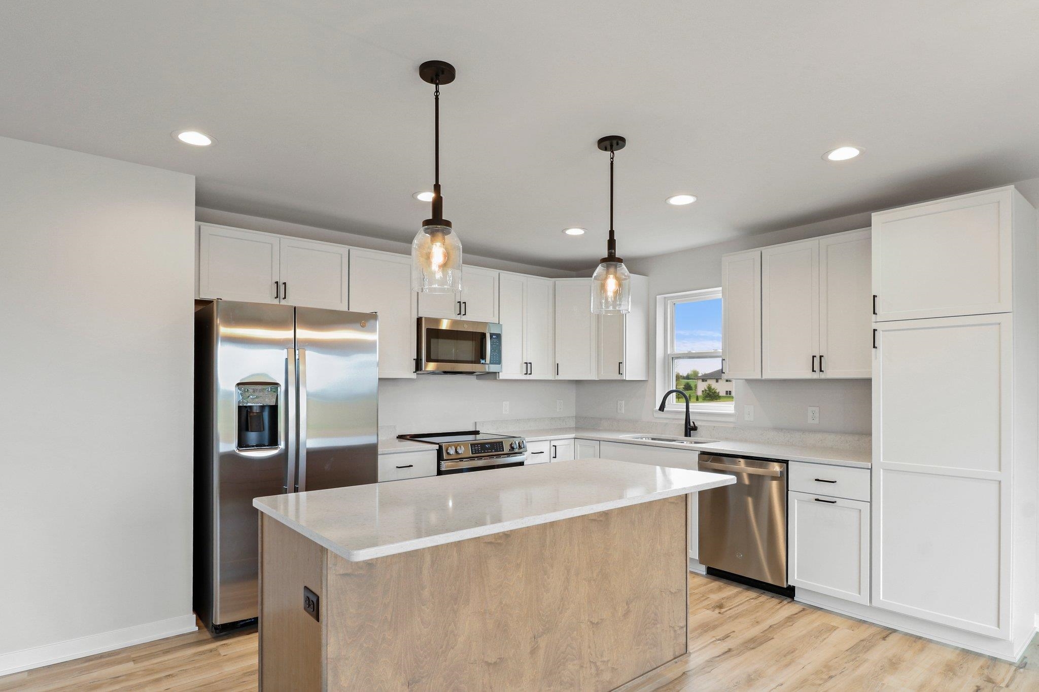 N6285 Blarney Stone Brodhead, WI 53520 - Photo 3 of 31