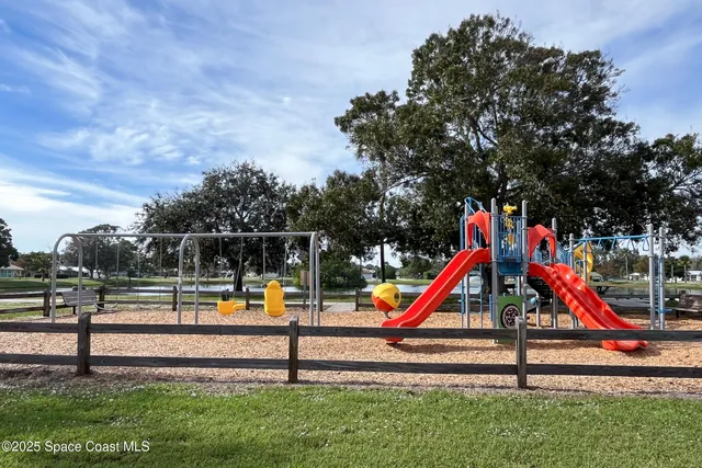 $389,000 | 402 Toledo Street, Sebastian, FL 32958