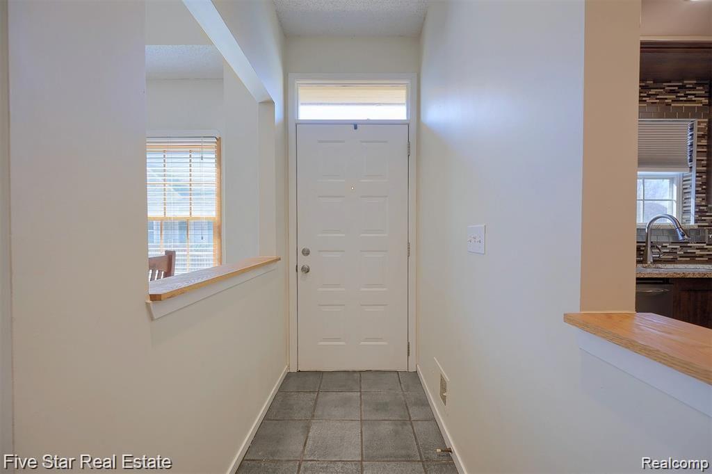 30908 Jasper Ridge Novi, MI 48377 - Photo 4 of 36 4-Foyer.jpg