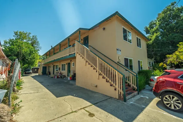a view of a house with a yard