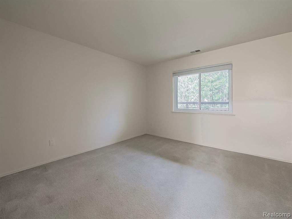30414 Orchard Lake Road, Unit 12 Farmington, MI 48334 - Photo 12 of 33