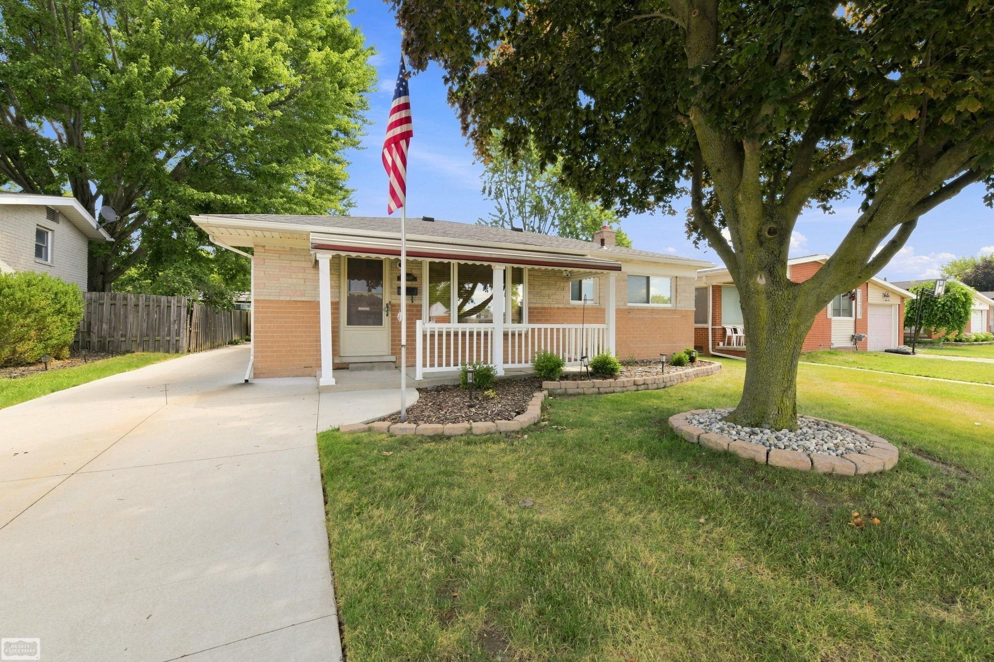 30648 Calahan Road Roseville, MI 48066 - Photo 1 of 31 Gallery Image 1