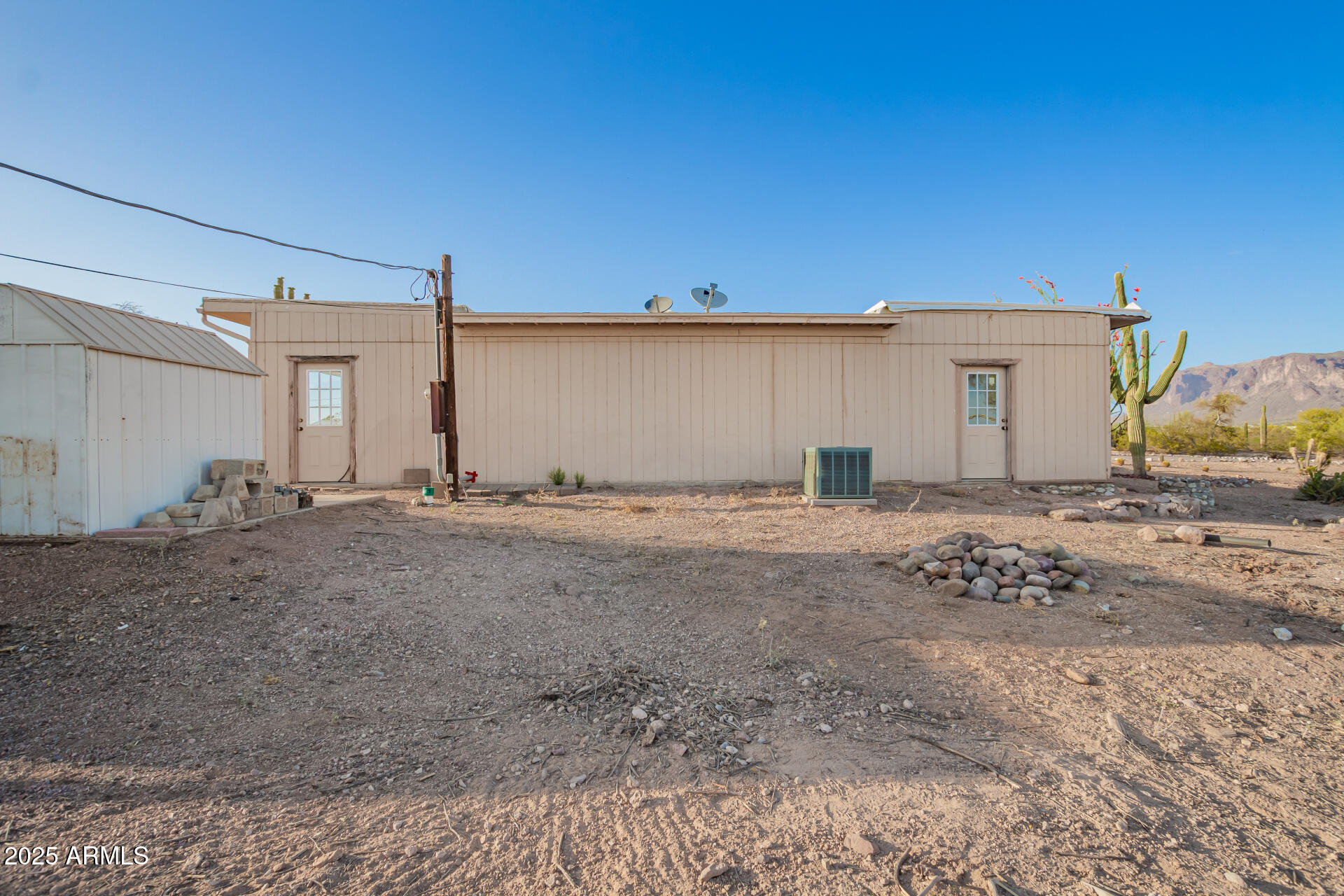 1888 South Goldfield Road Apache Junction, AZ 85119 - Photo 26 of 27 a view of a backyard