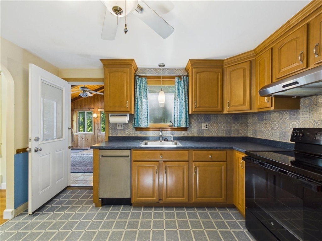121 Prospect Street Canton, MA 02021 - Photo 13 of 33