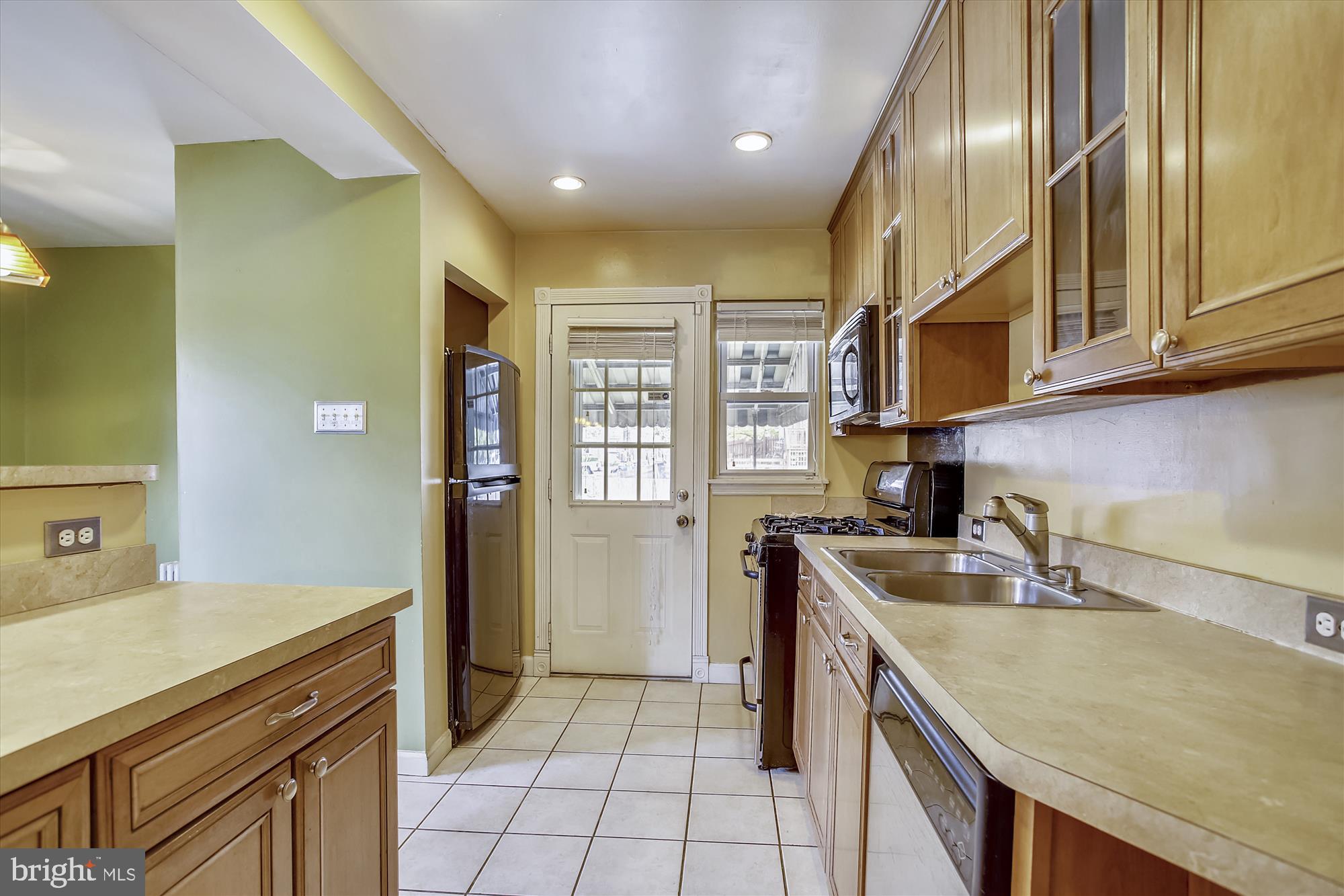 1708 Pin Oak Road Baltimore, MD 21234 - Photo 11 of 30 Lots of cupboards and counter space!