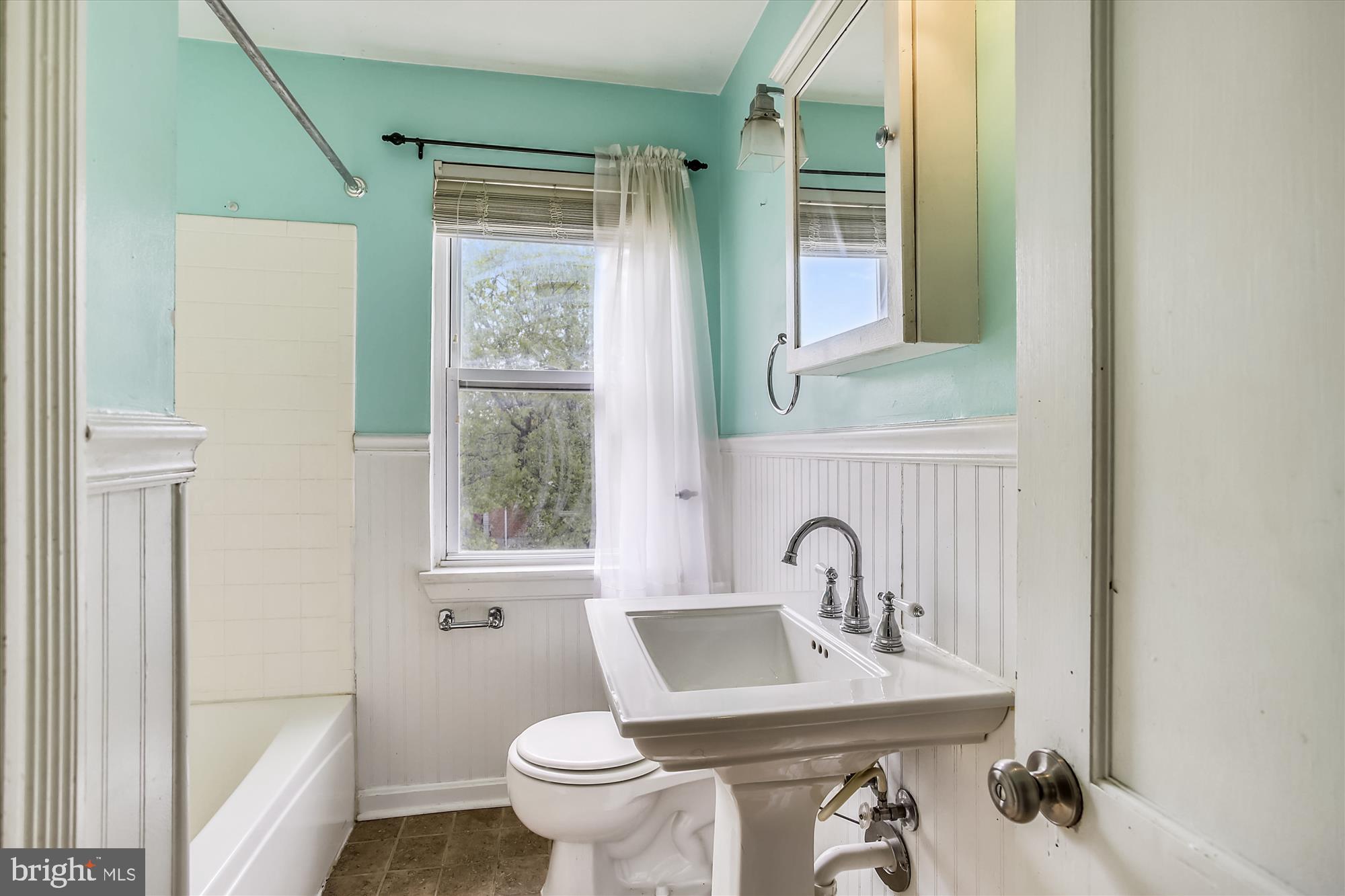 1708 Pin Oak Road Baltimore, MD 21234 - Photo 15 of 30 Full bath, great storage in closet on left