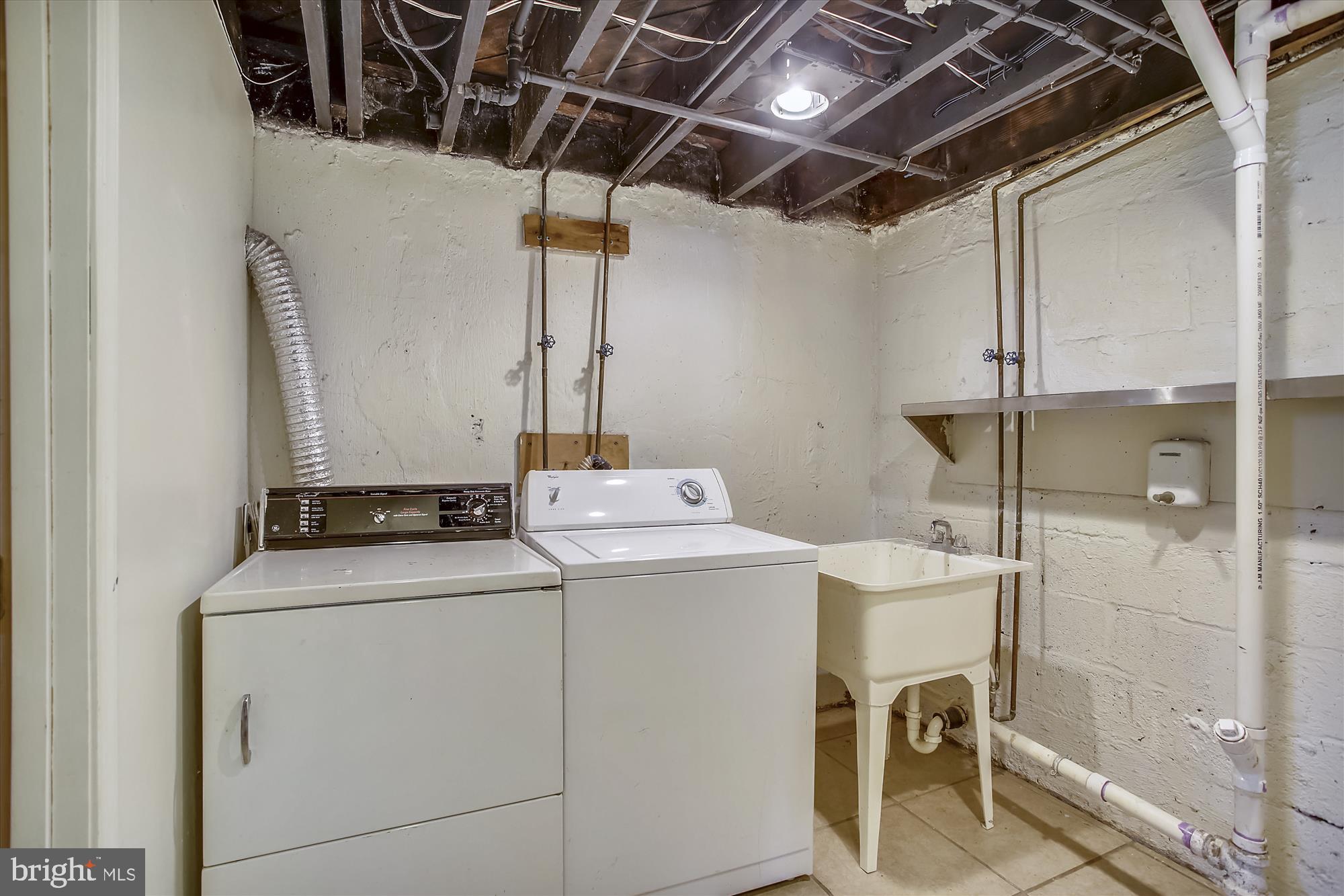 1708 Pin Oak Road Baltimore, MD 21234 - Photo 27 of 30 Spacious laundry area