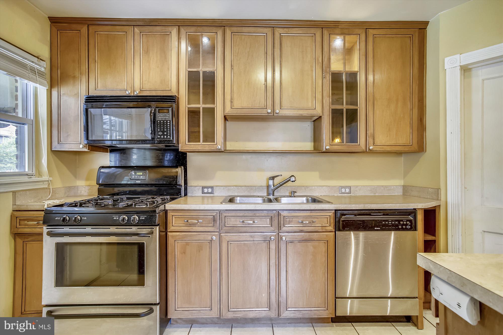 1708 Pin Oak Road Baltimore, MD 21234 - Photo 10 of 30 LOOK AT THAT KITCHEN!