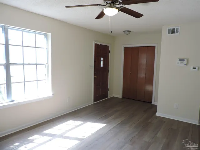 $1,350 | 728 North Fairfield Drive, Pensacola, FL 32506