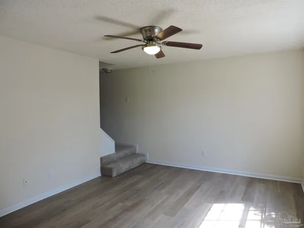 $1,200 | 728 North Fairfield Drive, Pensacola, FL 32506