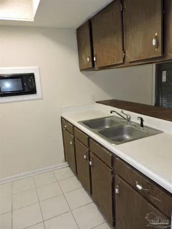 $1,200 | 728 North Fairfield Drive, Pensacola, FL 32506