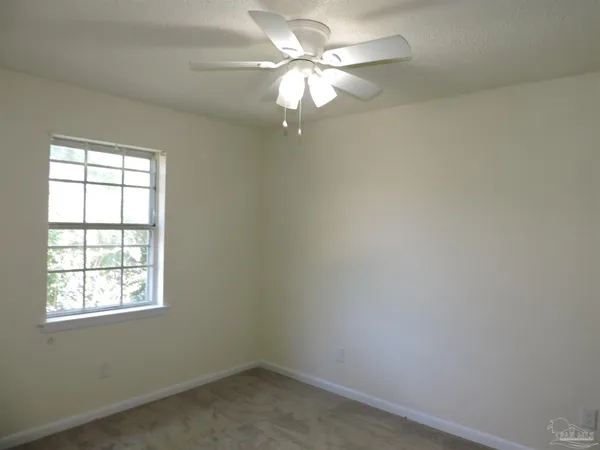 $1,200 | 728 North Fairfield Drive, Pensacola, FL 32506