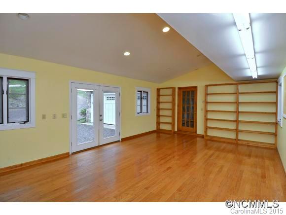 327 Vanderbilt Road Asheville, NC 28803 - Photo 14 of 24 Gallery Image 14