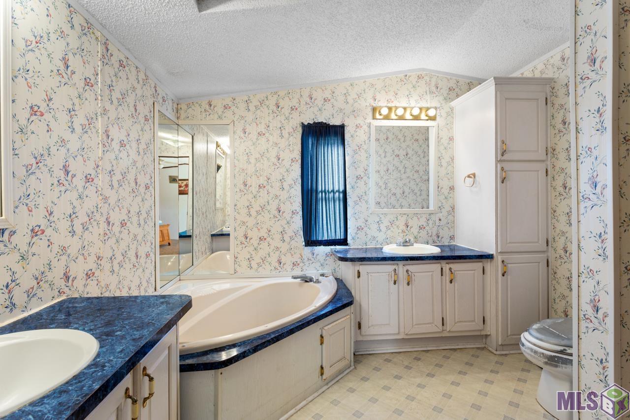 21149 Chaney Road Zachary, LA 70791 - Photo 11 of 13 Master Bathroom