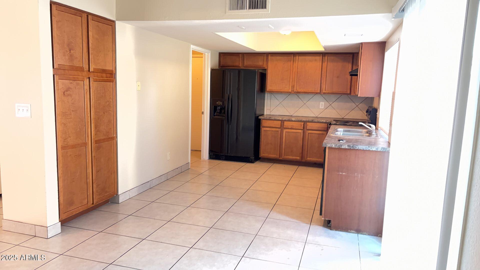 2415 West Greenway Road, Unit 3 Phoenix, AZ 85023 - Photo 11 of 36 ee245dba-a39f-470d-8eb6-d3d30ee85f34