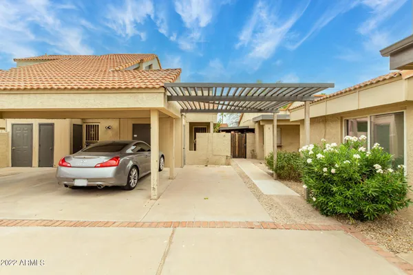 $1,800 | 2415 West Greenway Road, Unit 3, Phoenix, AZ 85023