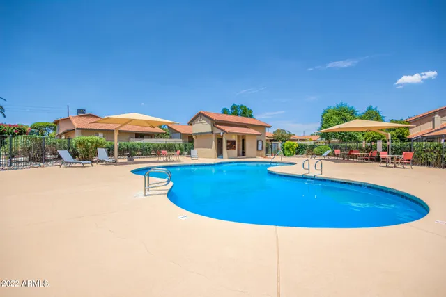 $1,800 | 2415 West Greenway Road, Unit 3, Phoenix, AZ 85023