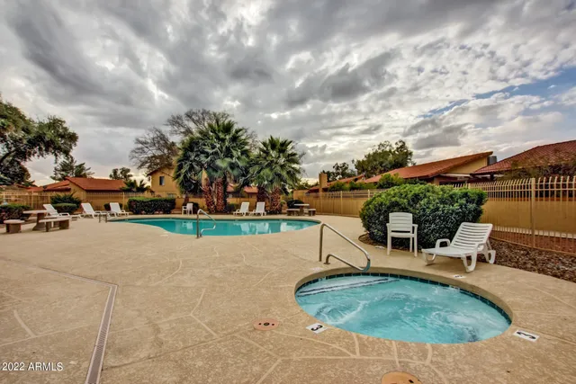 $1,800 | 2415 West Greenway Road, Unit 3, Phoenix, AZ 85023