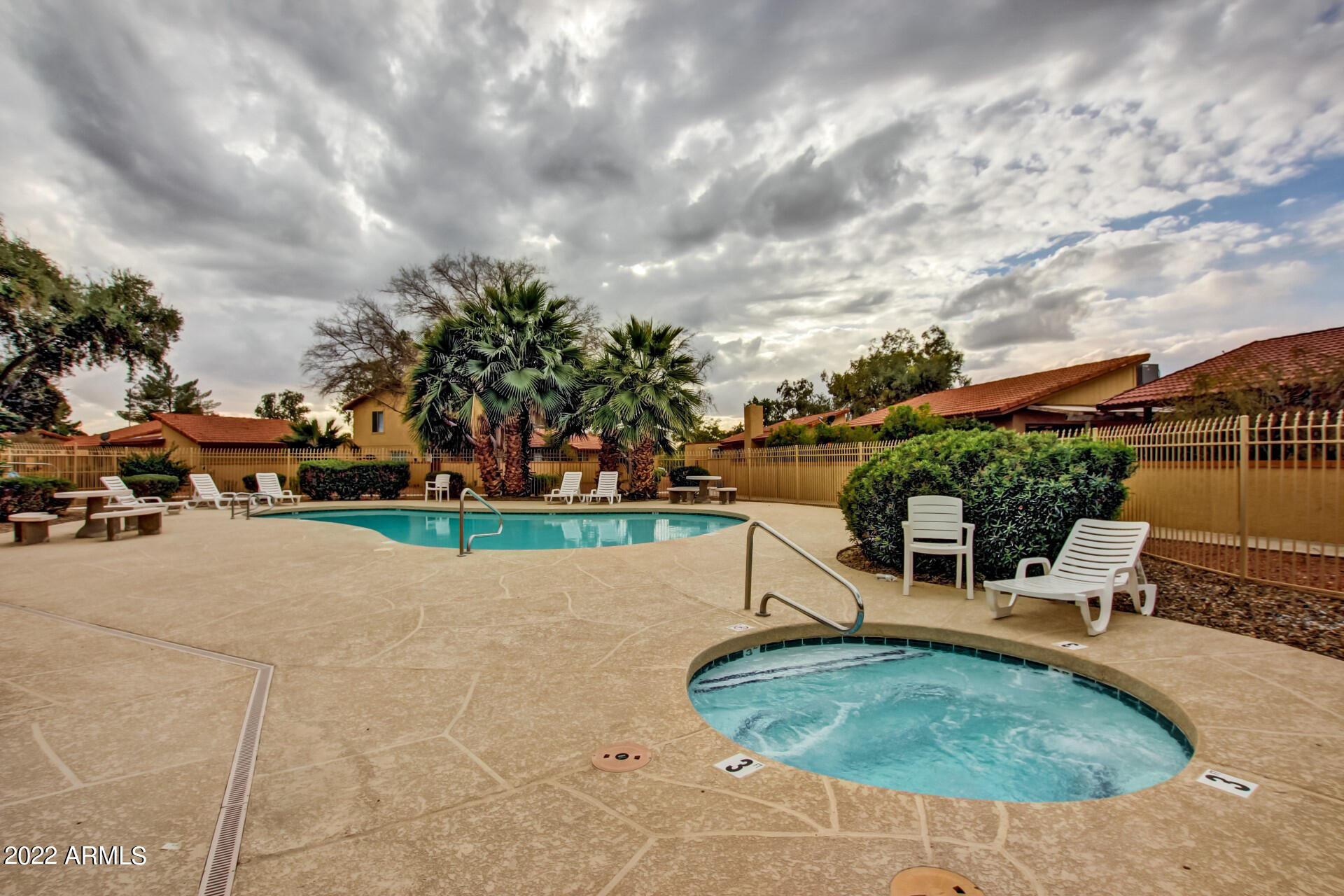 2415 West Greenway Road, Unit 3 Phoenix, AZ 85023 - Photo 31 of 36 38-Greenway