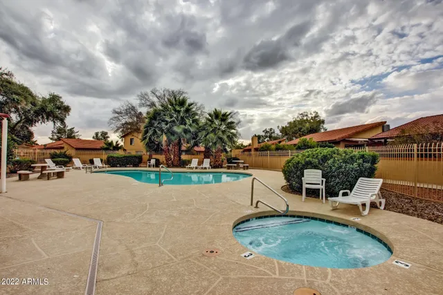 $1,800 | 2415 West Greenway Road, Unit 3, Phoenix, AZ 85023