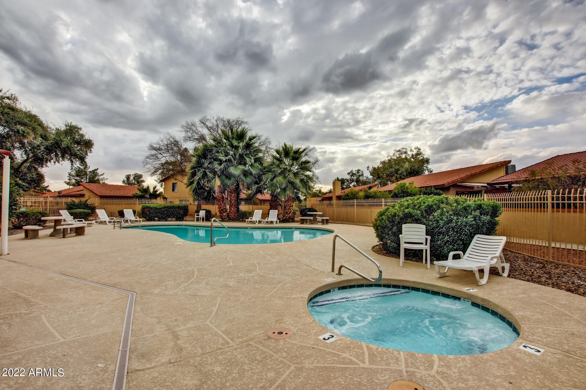 2415 West Greenway Road, Unit 3 Phoenix, AZ 85023 - Photo 33 of 36 40-Greenway