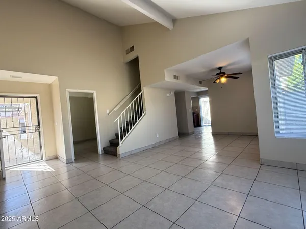 $1,800 | 2415 West Greenway Road, Unit 3, Phoenix, AZ 85023