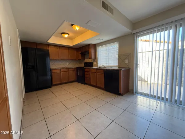 $1,800 | 2415 West Greenway Road, Unit 3, Phoenix, AZ 85023