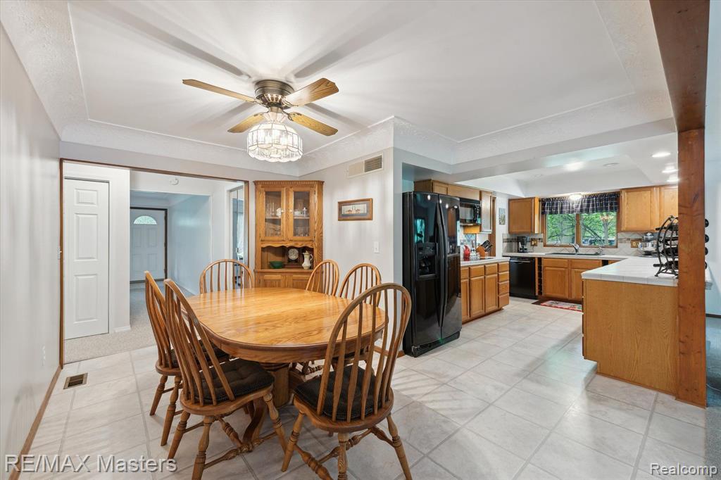 21610 Otter Road Belleville, MI 48111 - Photo 6 of 35