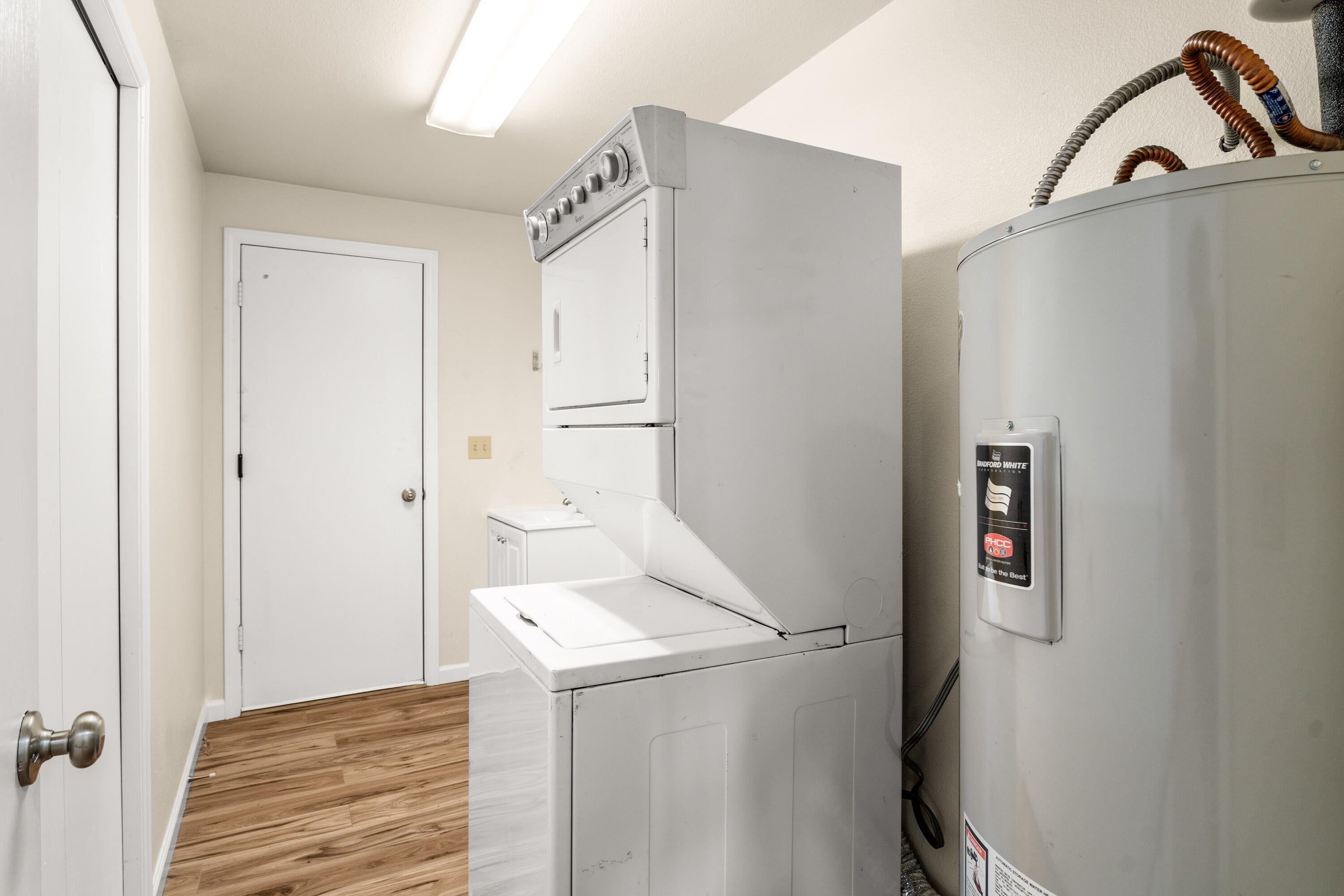 2217 Northeast Wells Acres Road Bend, OR 97701 - Photo 16 of 18 24-Laundry Room
