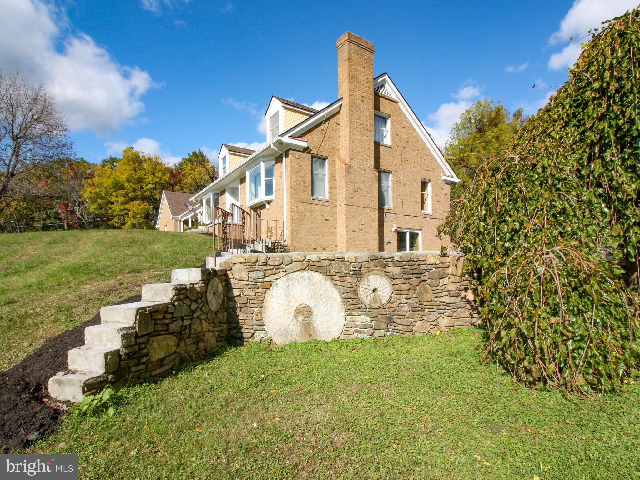 4805 Fiery Run Road Hume, VA 22639 - Photo 2 of 29 Gallery Image 2
