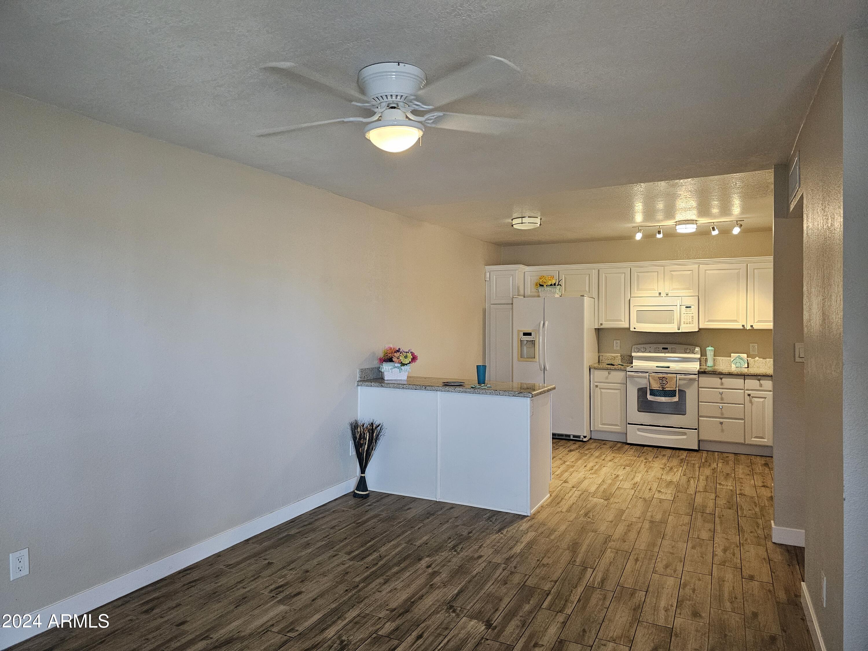 830 South Dobson Road, Unit 25 Mesa, AZ 85202 - Photo 5 of 37 brk bar