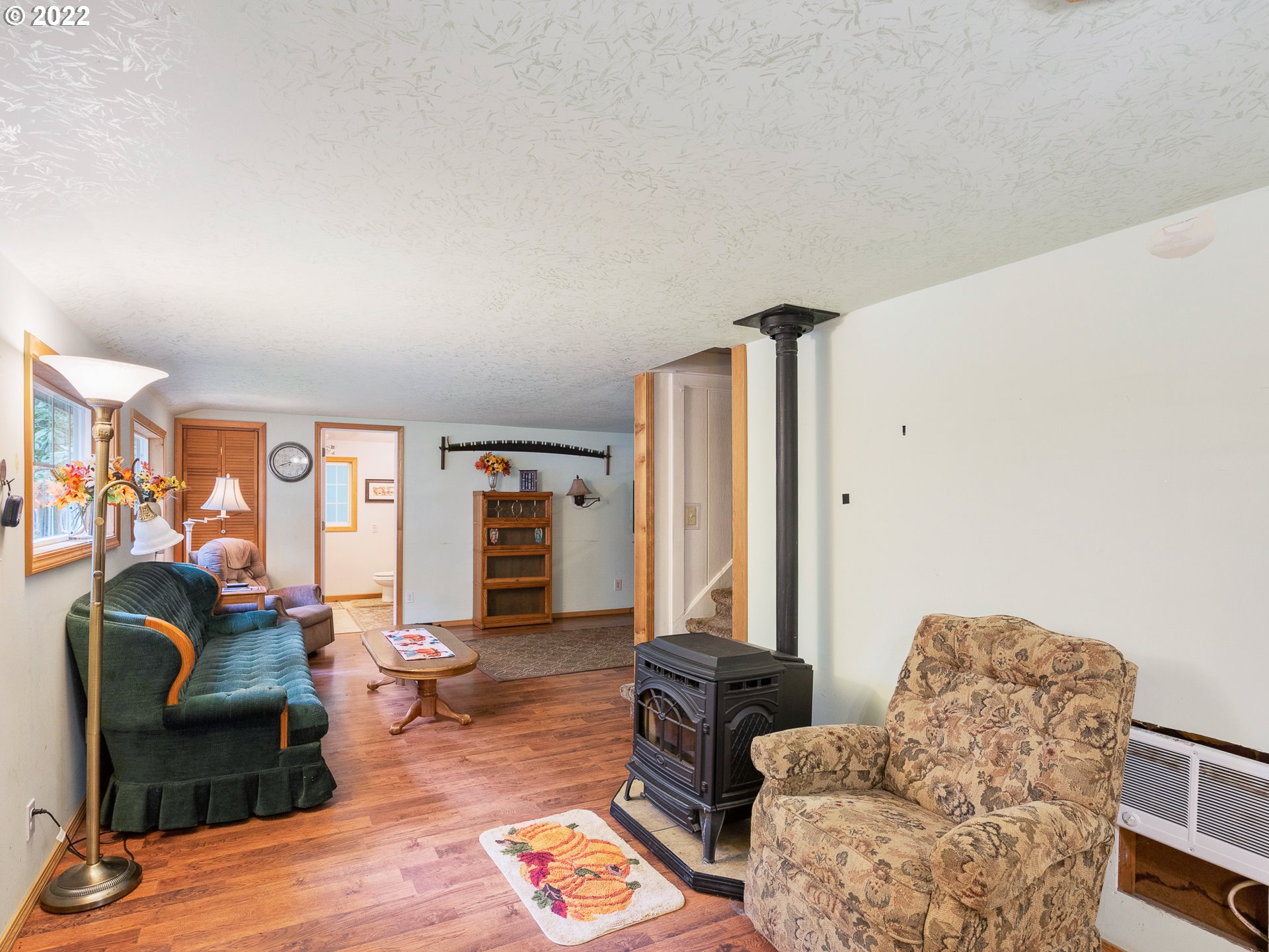 15910 Southeast Ten Eyck Road Sandy, OR 97055 - Photo 29 of 32 a living room with furniture and a flat screen tv