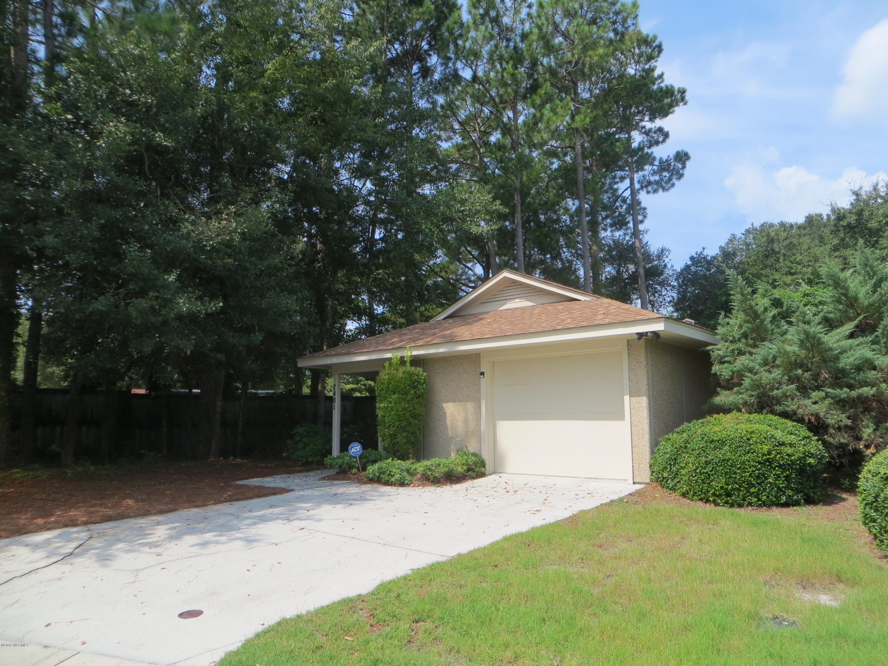 7401 Ridgeview Place Wilmington, NC 28411 - Photo 2 of 19 Ridgeview