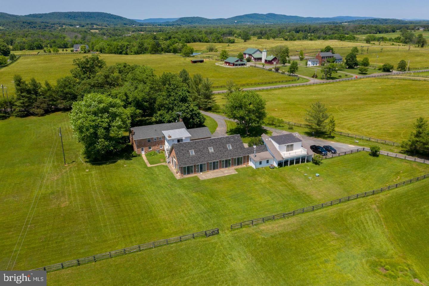 42873 Lucketts Road Leesburg, VA 20176 - Photo 13 of 122