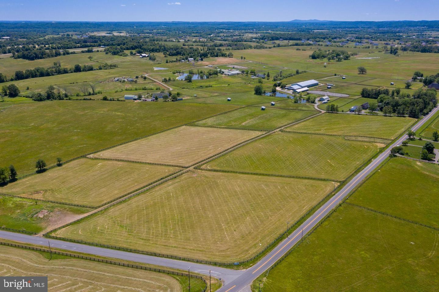 42873 Lucketts Road Leesburg, VA 20176 - Photo 5 of 122