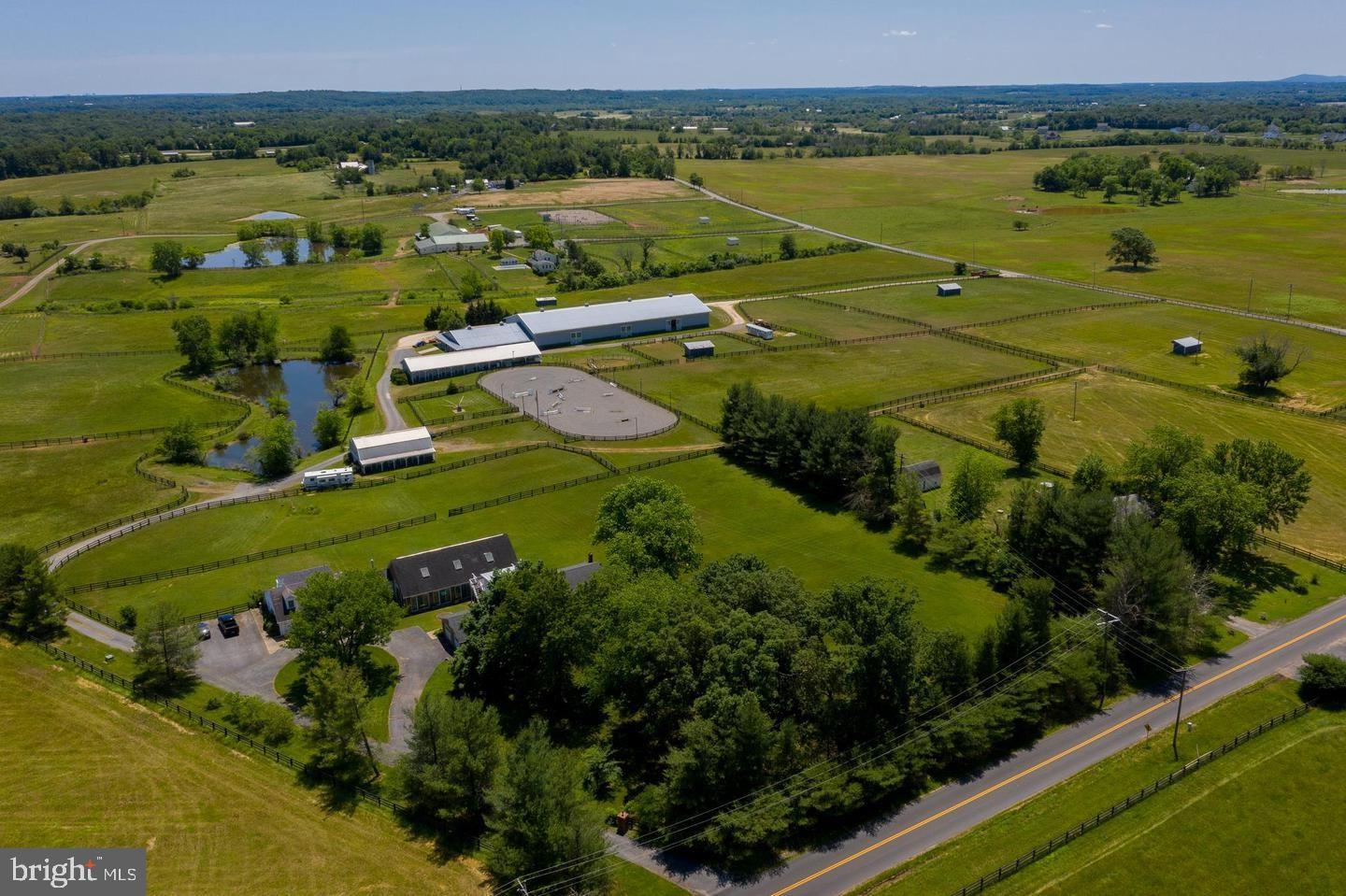 42873 Lucketts Road Leesburg, VA 20176 - Photo 6 of 122