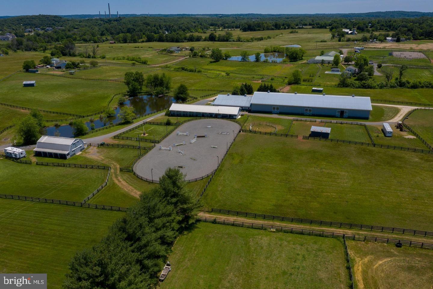 42873 Lucketts Road Leesburg, VA 20176 - Photo 7 of 122