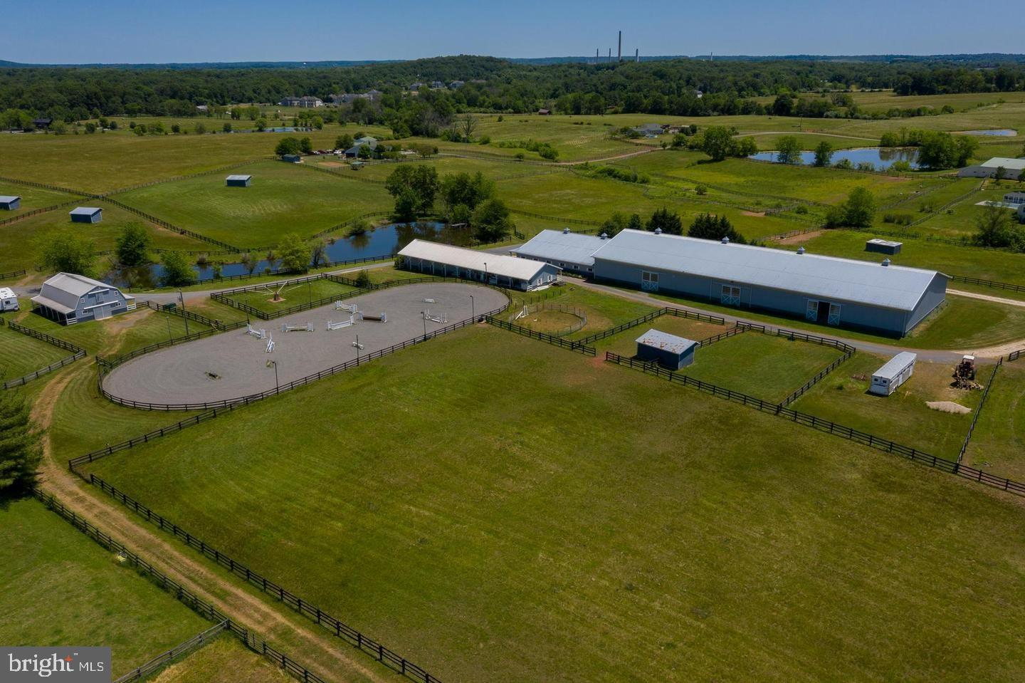 42873 Lucketts Road Leesburg, VA 20176 - Photo 8 of 122