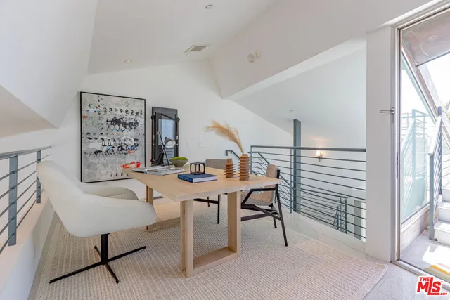 a view of an entryway with workspace