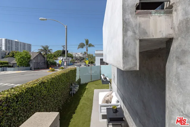 $2,899,000 | 235 Ocean Park Boulevard, Unit 1, Santa Monica, CA 90405