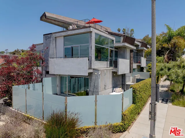 $2,899,000 | 235 Ocean Park Boulevard, Unit 1, Santa Monica, CA 90405