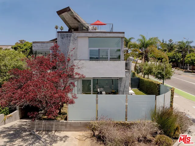 $2,899,000 | 235 Ocean Park Boulevard, Unit 1, Santa Monica, CA 90405