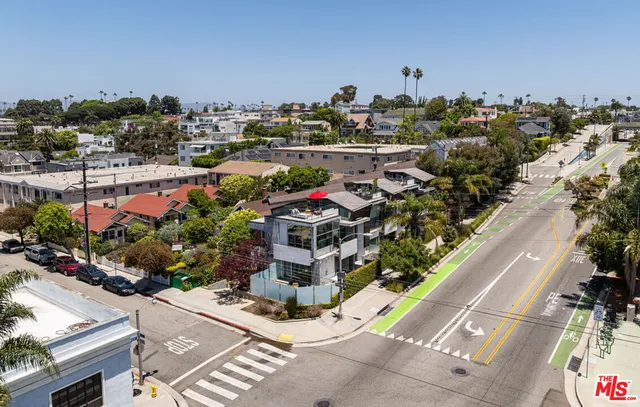 $2,899,000 | 235 Ocean Park Boulevard, Unit 1, Santa Monica, CA 90405
