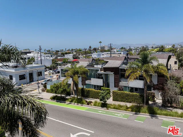 $2,899,000 | 235 Ocean Park Boulevard, Unit 1, Santa Monica, CA 90405
