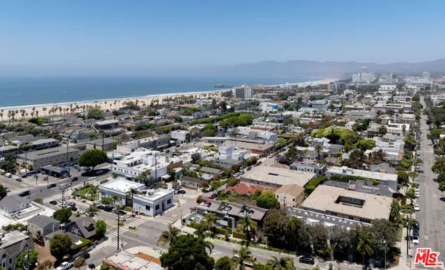 $2,899,000 | 235 Ocean Park Boulevard, Unit 1, Santa Monica, CA 90405