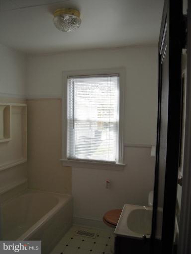 7101 Sandy Spring Road Laurel, MD 20707 - Photo 1 of 10 Bath
