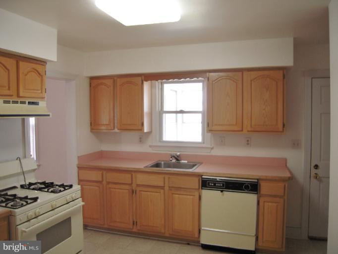 7101 Sandy Spring Road Laurel, MD 20707 - Photo 3 of 10 Kitchen