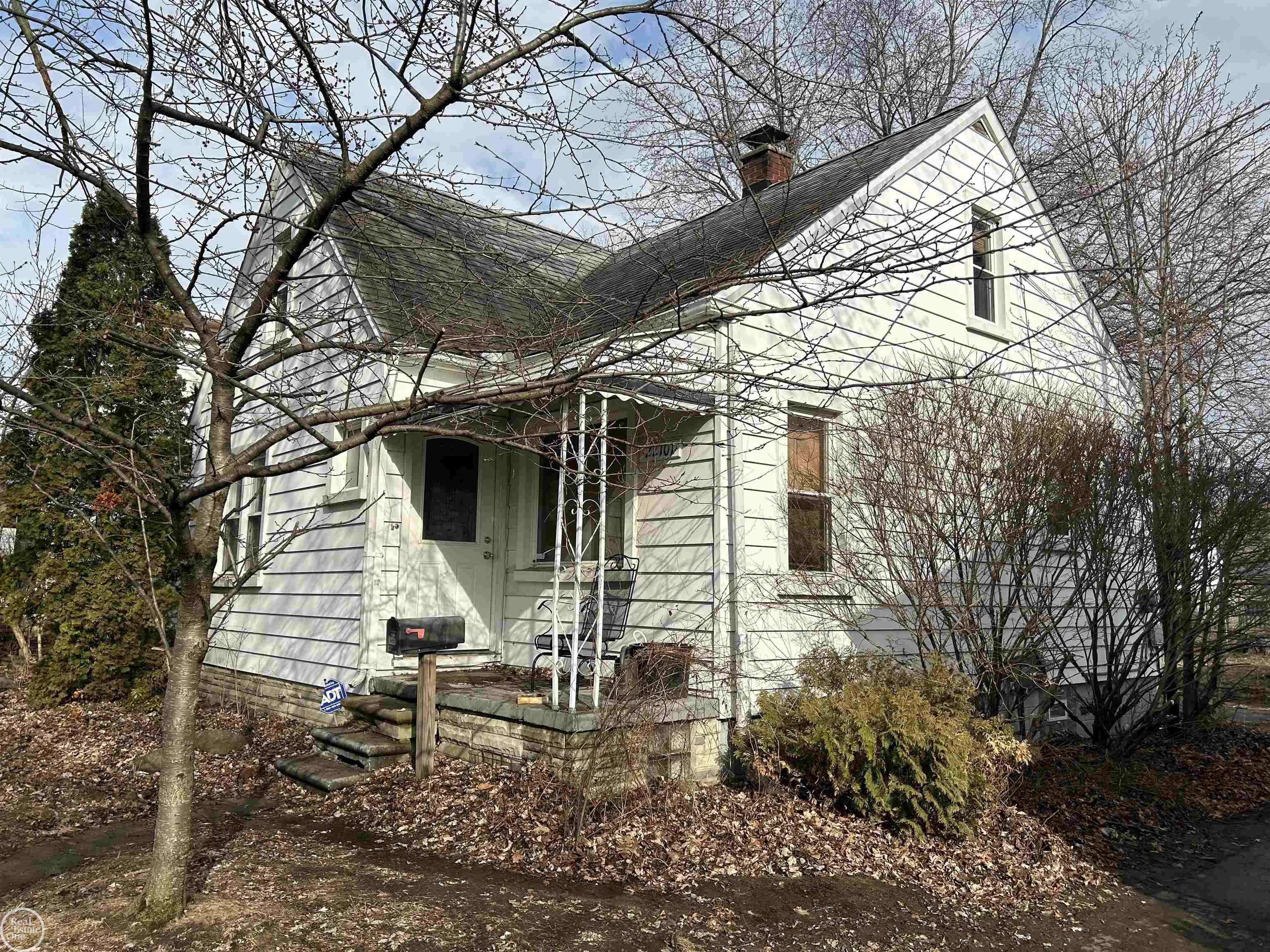 22101 Ridgeway Street St. Clair Shores, MI 48080 - Photo 2 of 9