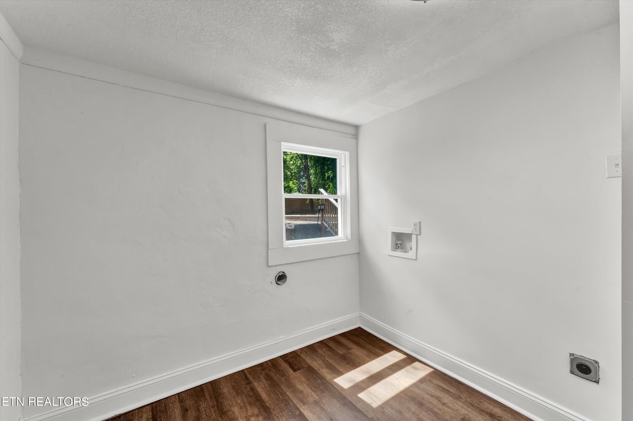 133 Londonderry Road Knoxville, TN 37923 - Photo 24 of 35 a view of empty room with window